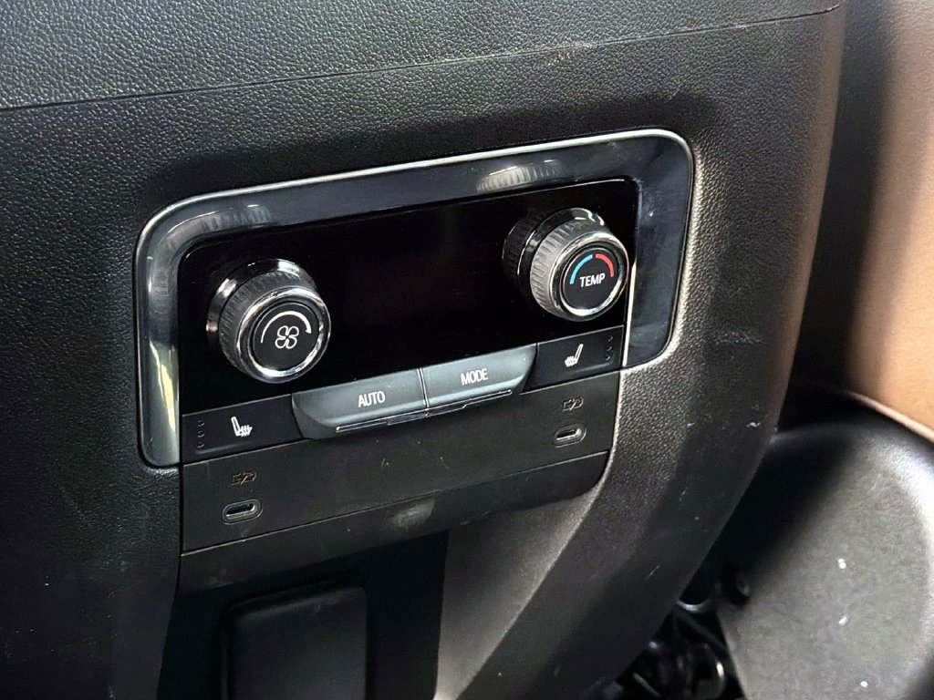 Used 2025 Chevrolet Tahoe High Country AWD/4WD image 16