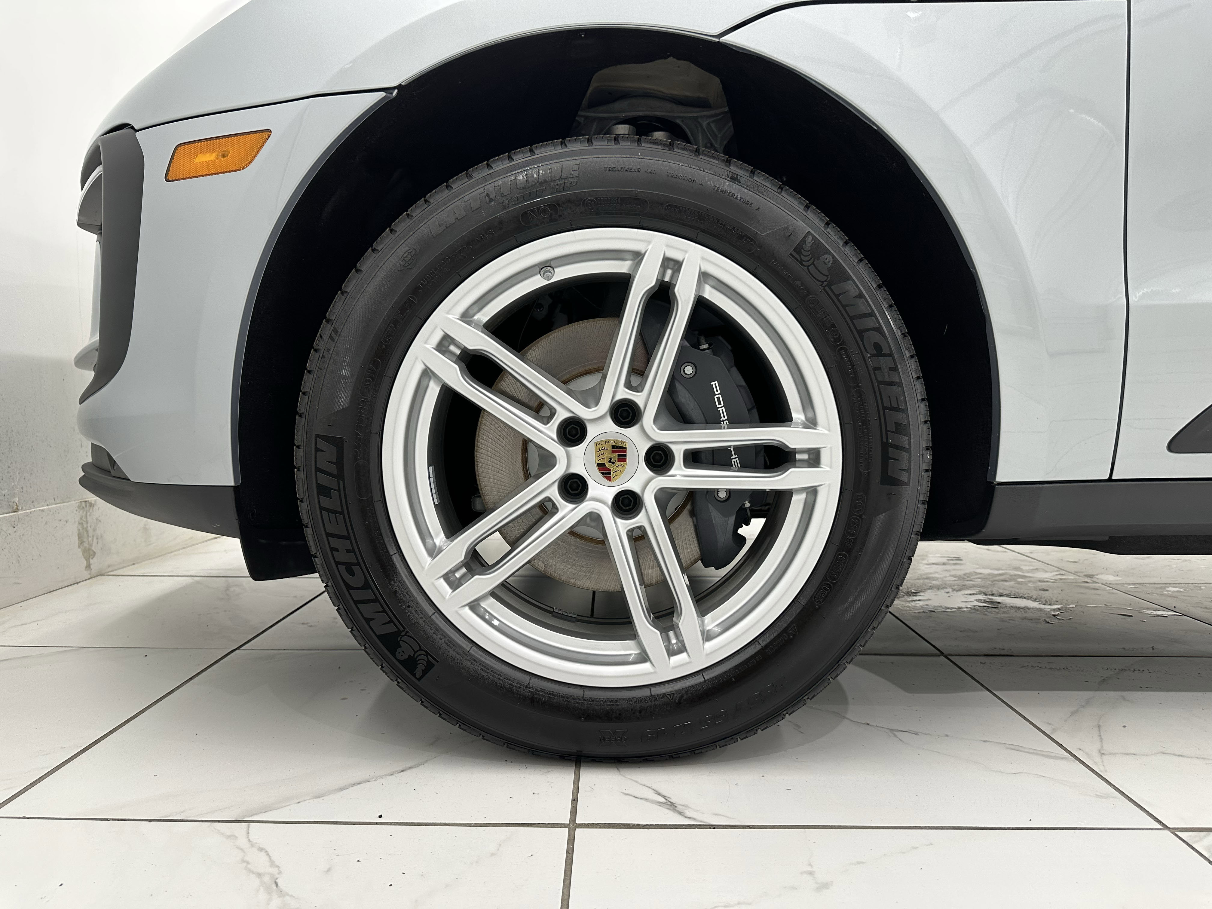 Certified 2025 Porsche Macan image 16