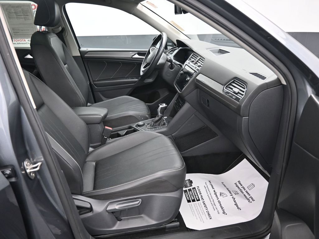 Used 2023 Volkswagen Tiguan SE image 13