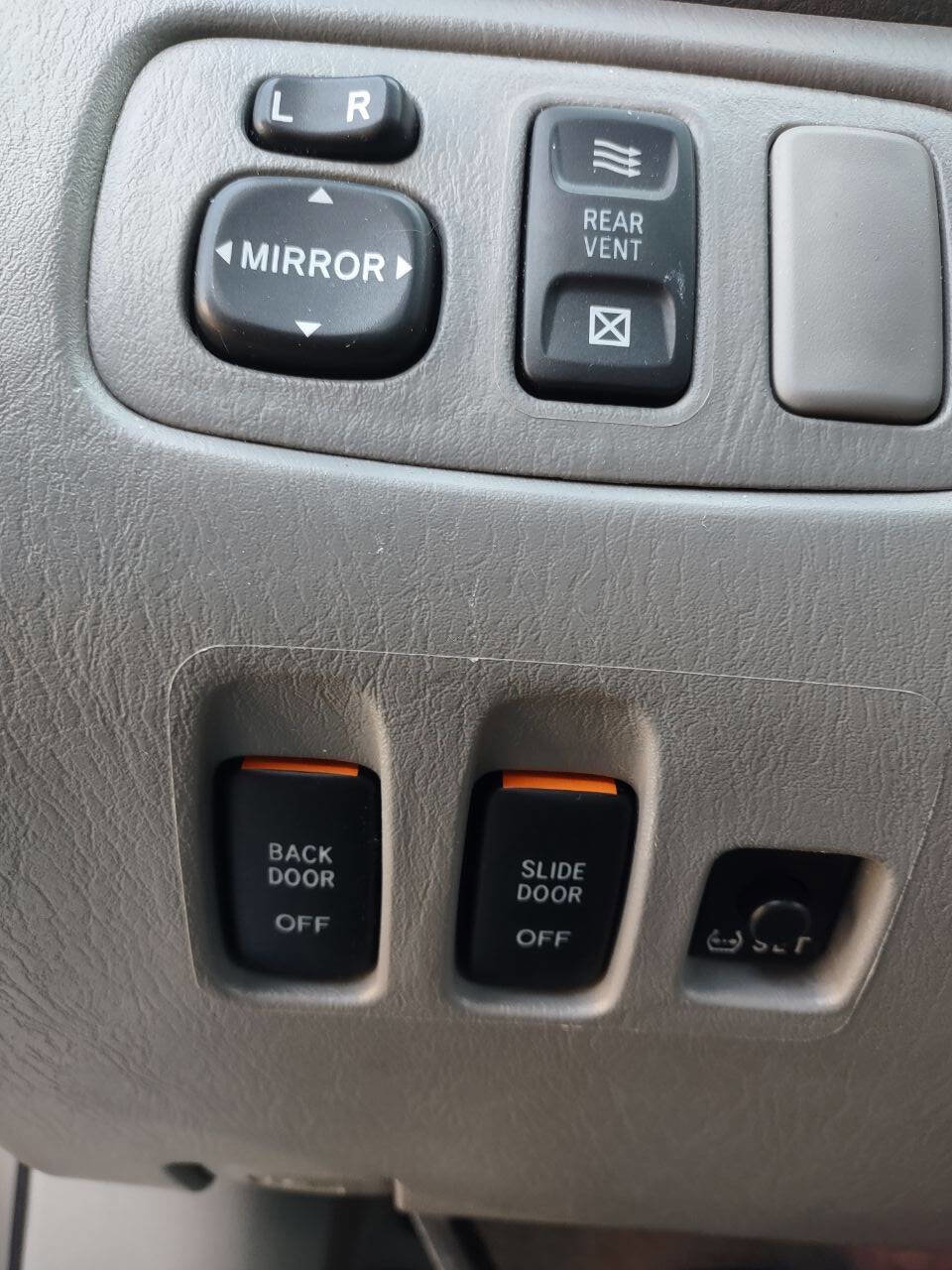 Used 2008 Toyota Sienna XLE image 9