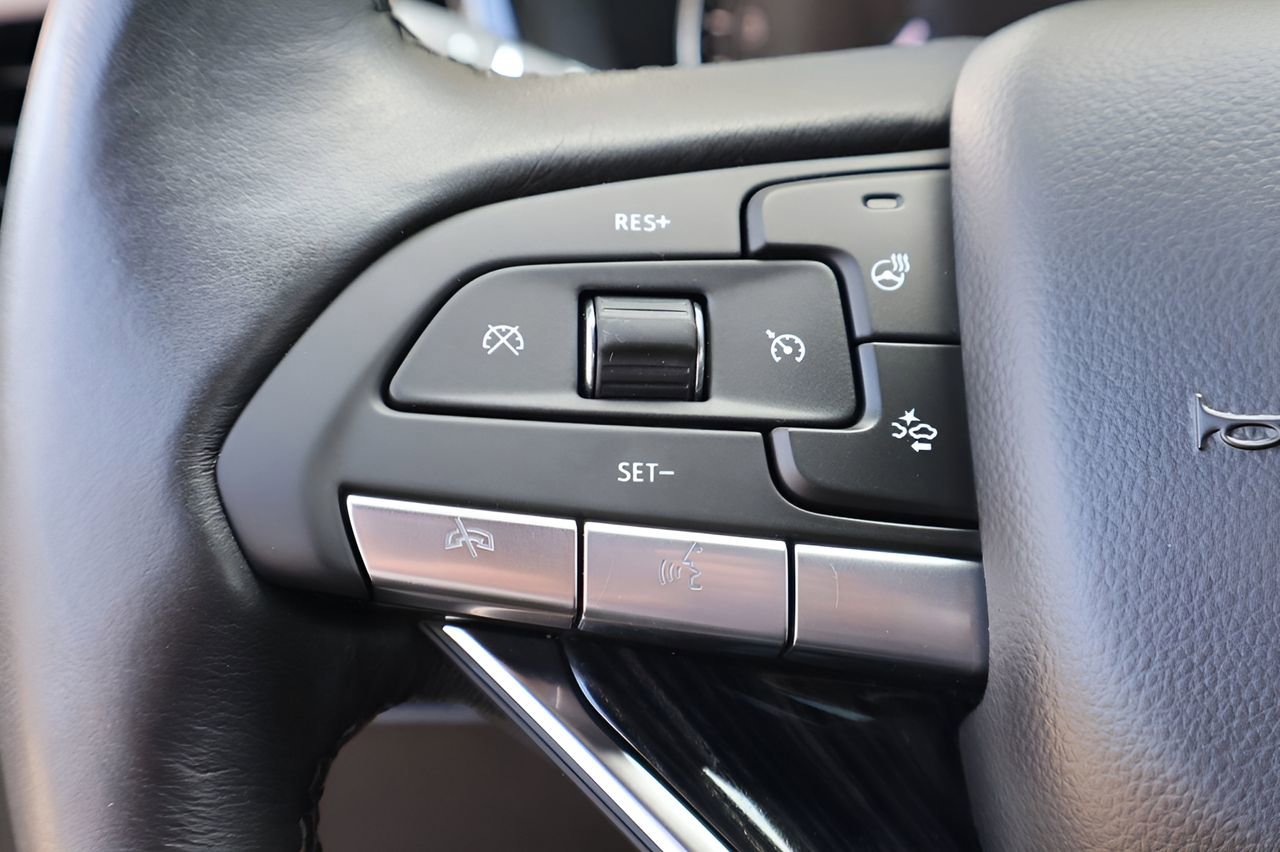 Used 2025 Cadillac XT6 Premium Luxury FWD image 25