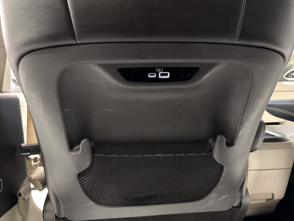 Used 2023 Chrysler Pacifica Touring-L FWD image 40