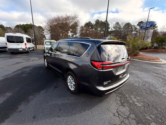 Used 2022 Chrysler Pacifica Touring-L image 14