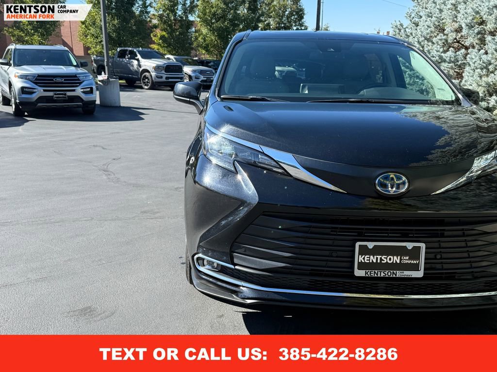 Used 2024 Toyota Sienna XLE image 14