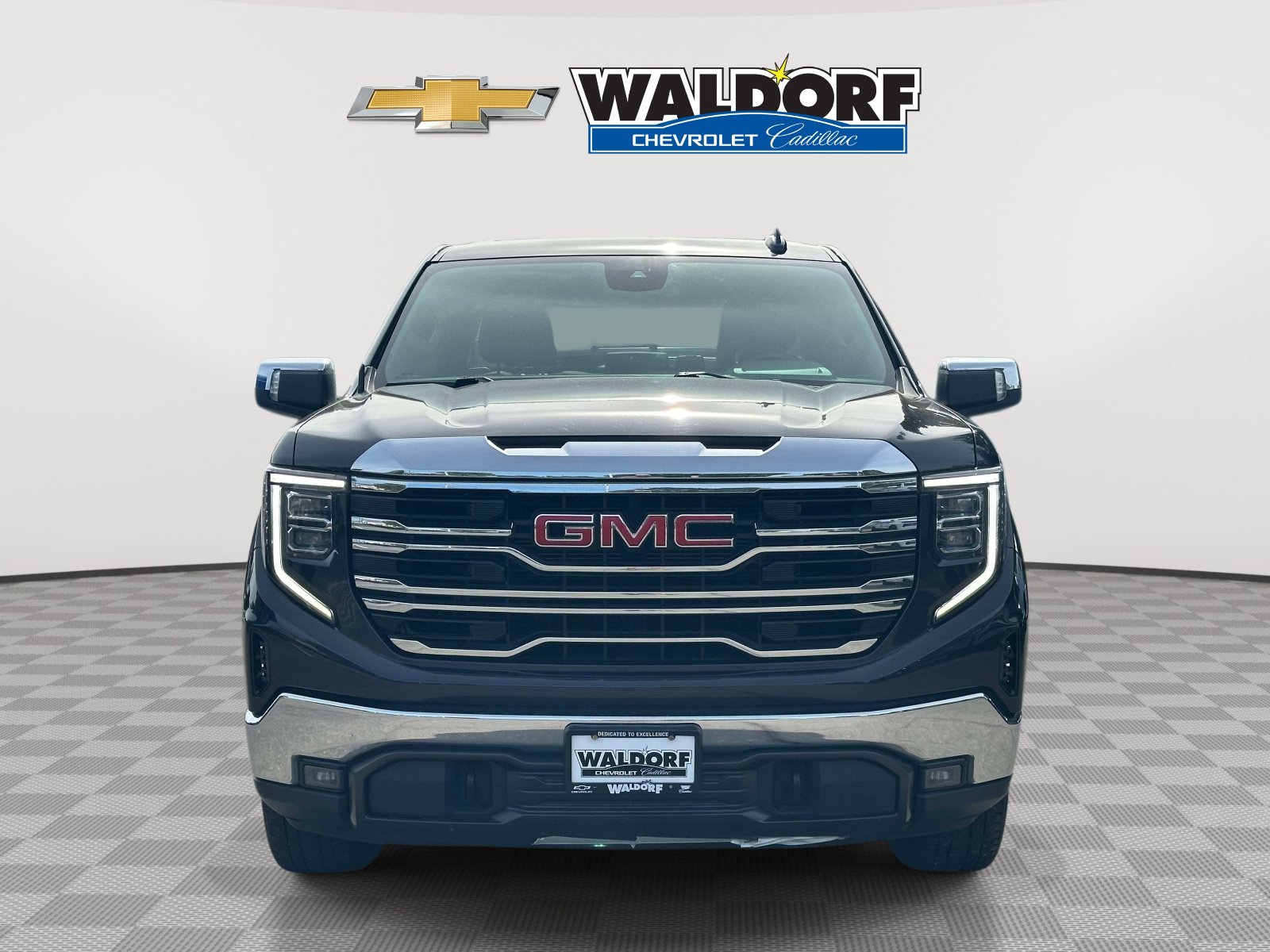 Used 2022 GMC Sierra 1500 SLT w/ SLT Convenience Package AWD/4WD image 2