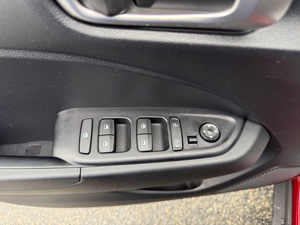 Certified 2025 Hyundai Venue SE image 13