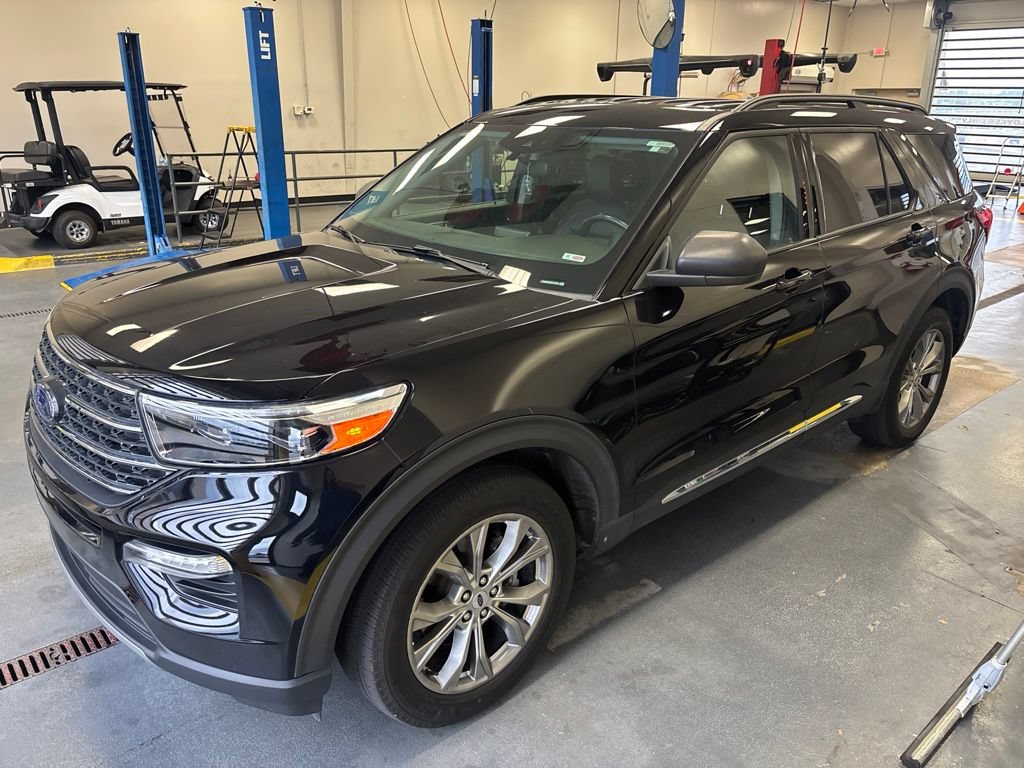 Used 2023 Ford Explorer XLT w/ Equipment Group 202A AWD/4WD image 2