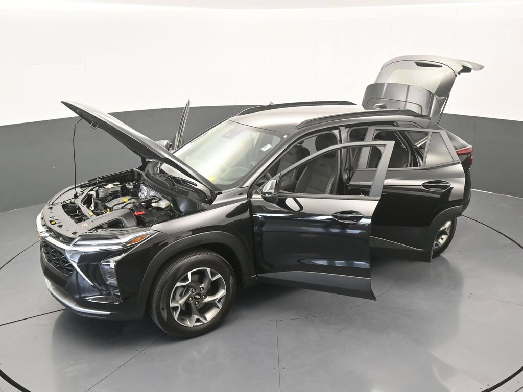 Used 2025 Chevrolet Trax LT FWD image 61