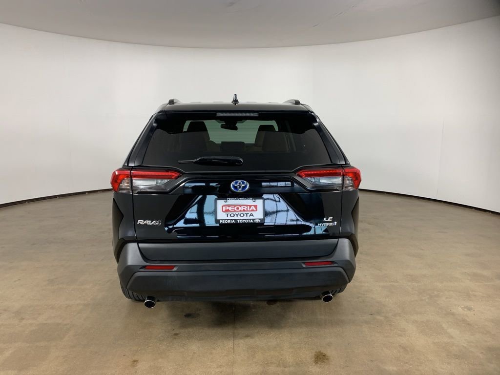 Used 2021 Toyota RAV4 LE image 10