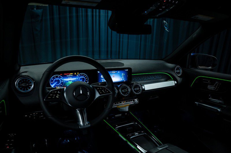 New 2025 Mercedes-Benz EQB 300 4MATIC image 13