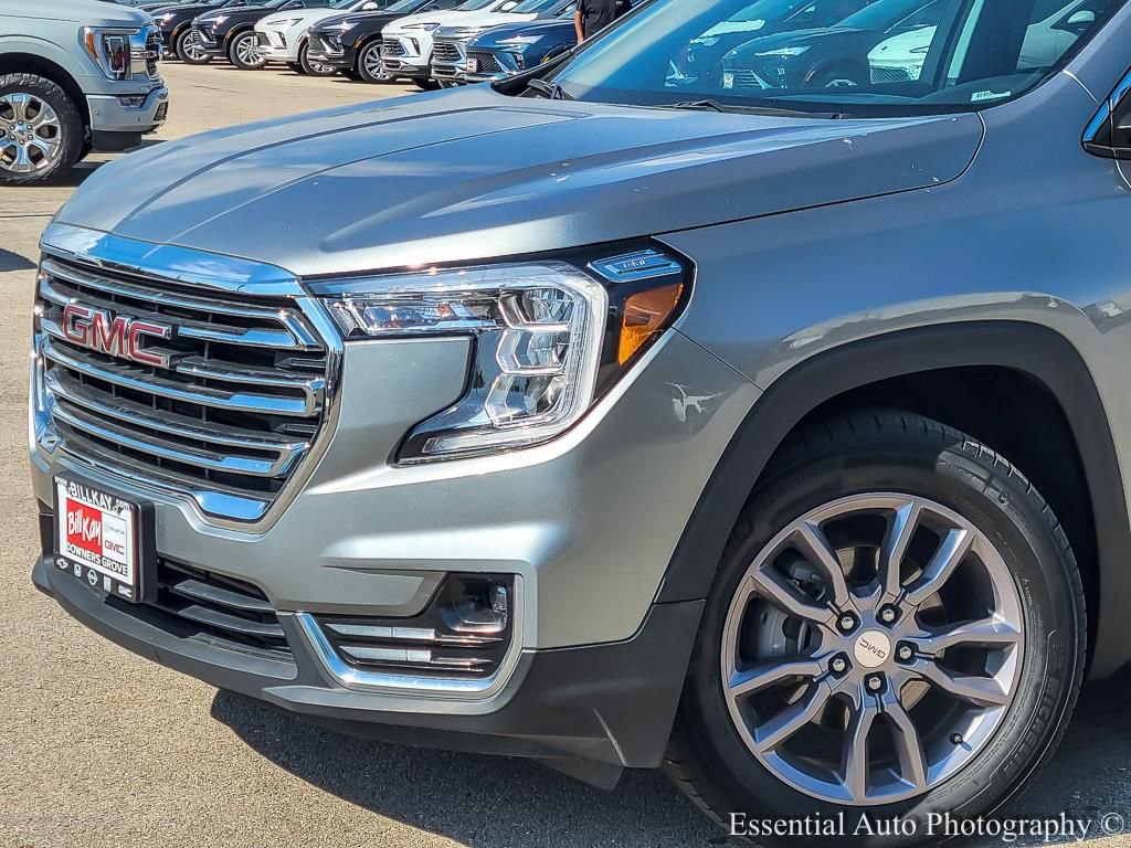 Used 2023 GMC Terrain SLT image 3