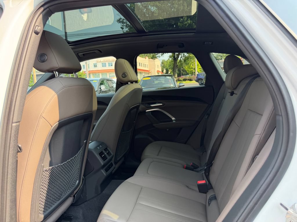 Used 2025 Audi Q5 Premium w/ Convenience Package AWD/4WD image 29