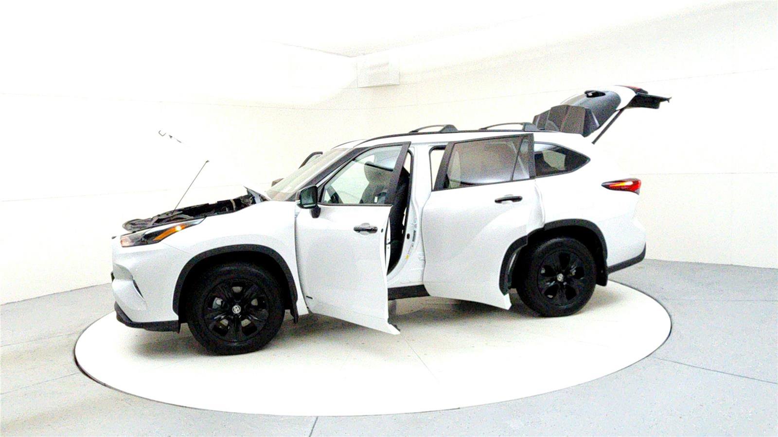 Certified 2024 Toyota Highlander XLE image 10