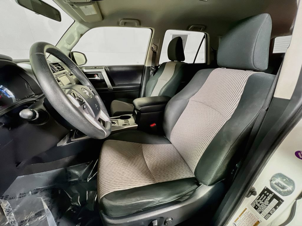 Used 2018 Toyota 4Runner SR5 AWD/4WD image 18