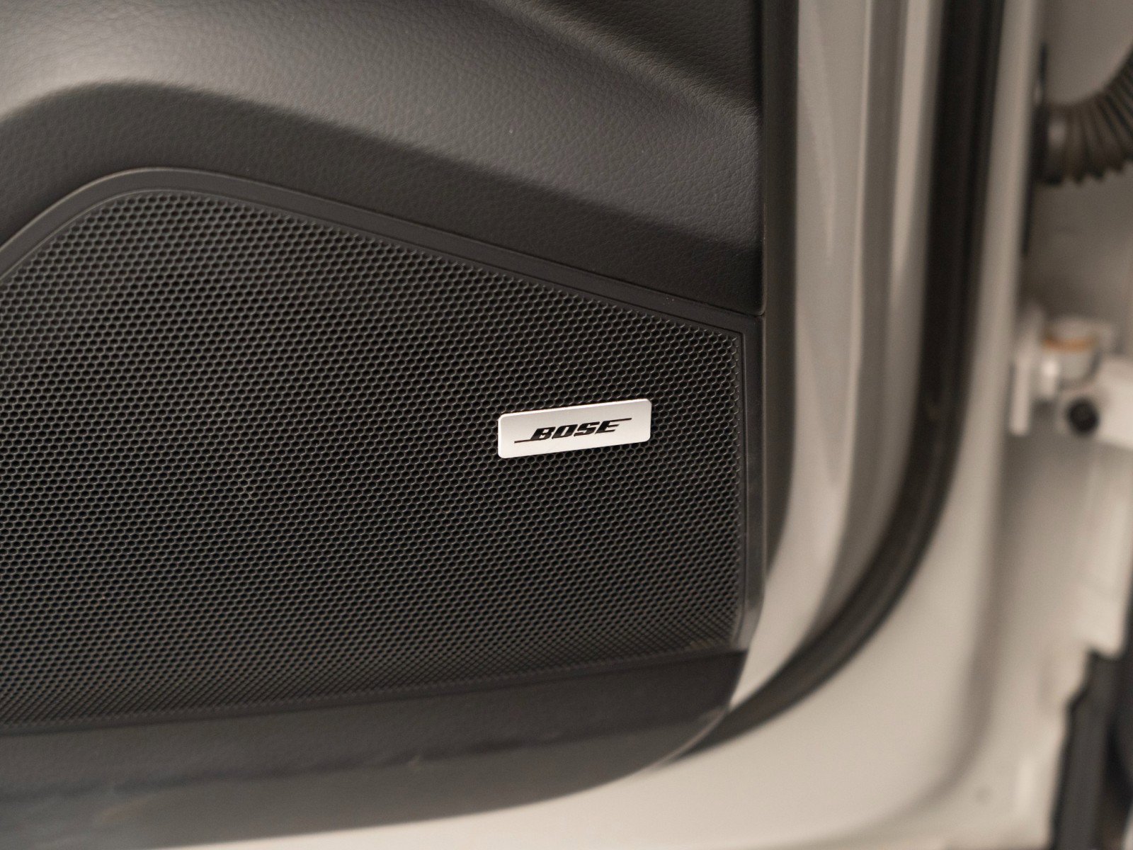 Certified 2022 Porsche Cayenne Platinum Edition image 23