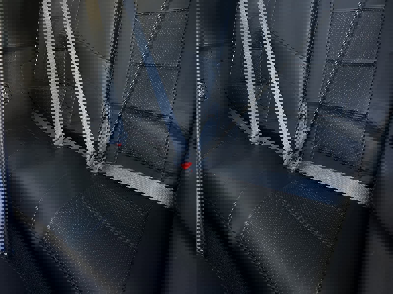 Used 2021 Toyota Highlander LE image 16