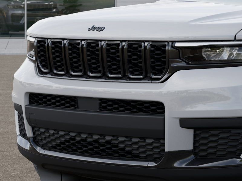 New 2025 Jeep Grand Cherokee L Altitude image 11