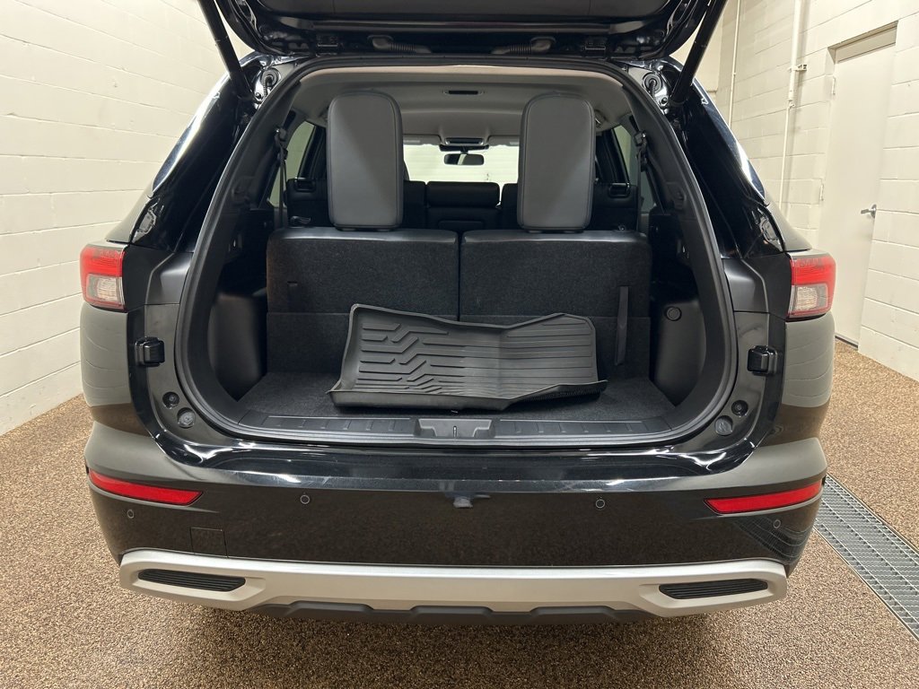 Used 2024 Mitsubishi Outlander SE image 16