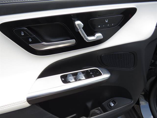 Used 2024 Mercedes-Benz GLC 300 4MATIC image 9
