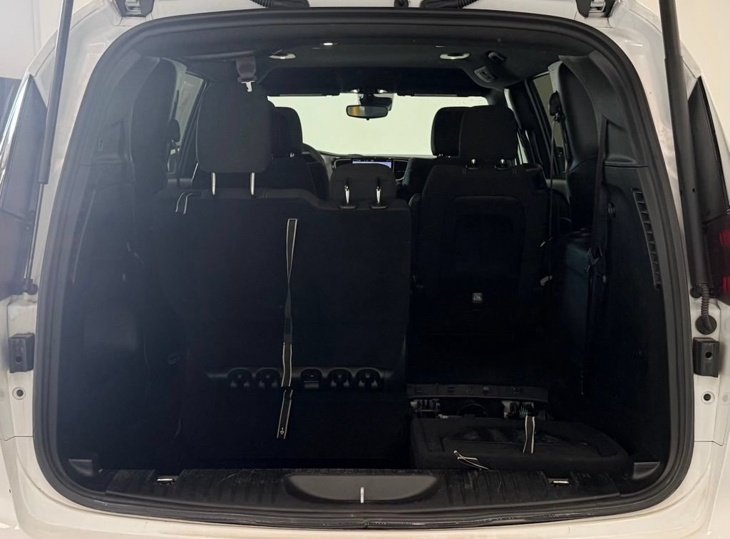 Used 2024 Chrysler Pacifica Touring FWD image 26