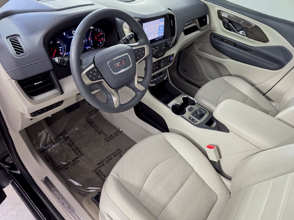 Used 2024 GMC Terrain Denali w/ Denali Premium Package AWD/4WD image 10
