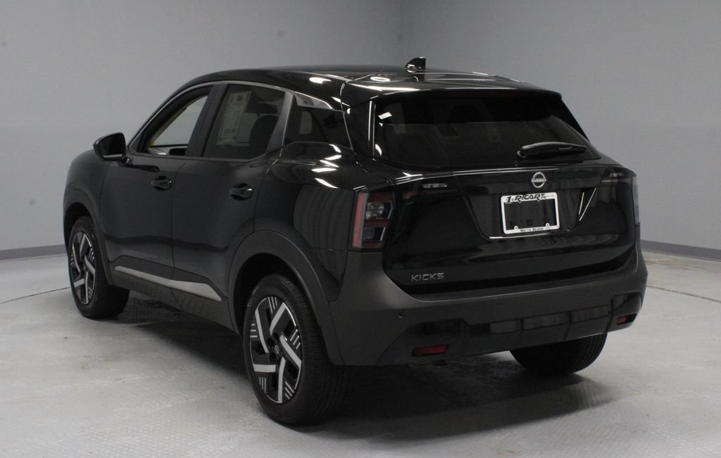 Used 2025 Nissan Kicks SV FWD image 8