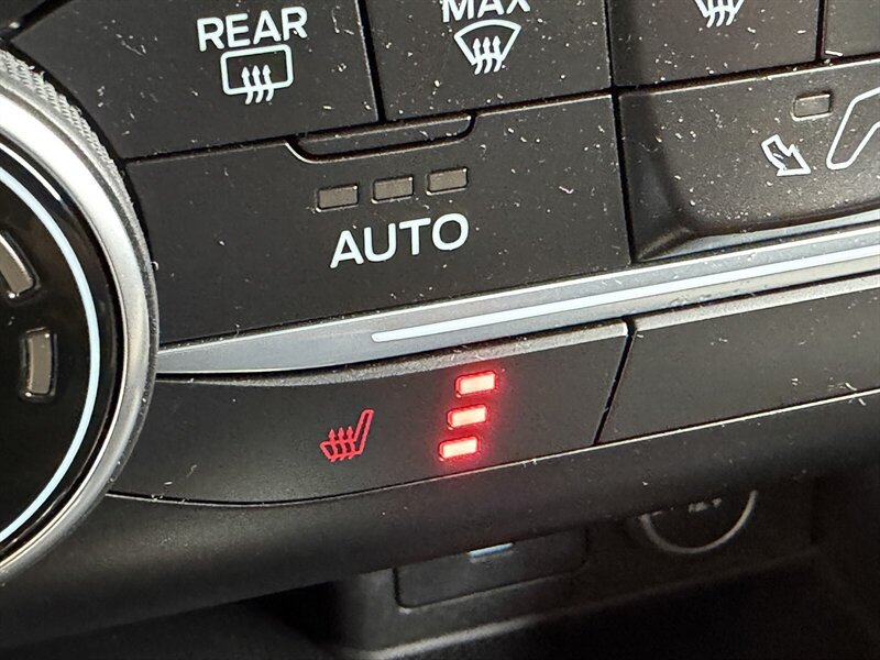 Used 2020 Ford Escape SE Sport FWD image 21