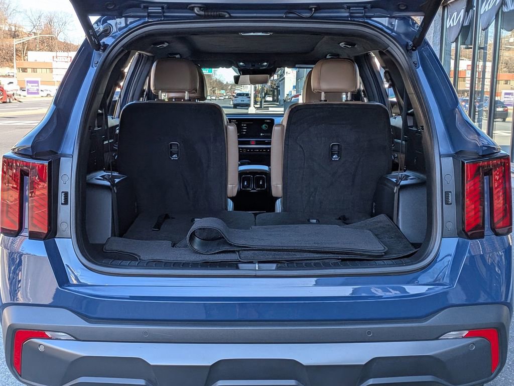 Certified 2024 Kia Sorento SX Prestige w/ Olive Brown Leather Package image 8