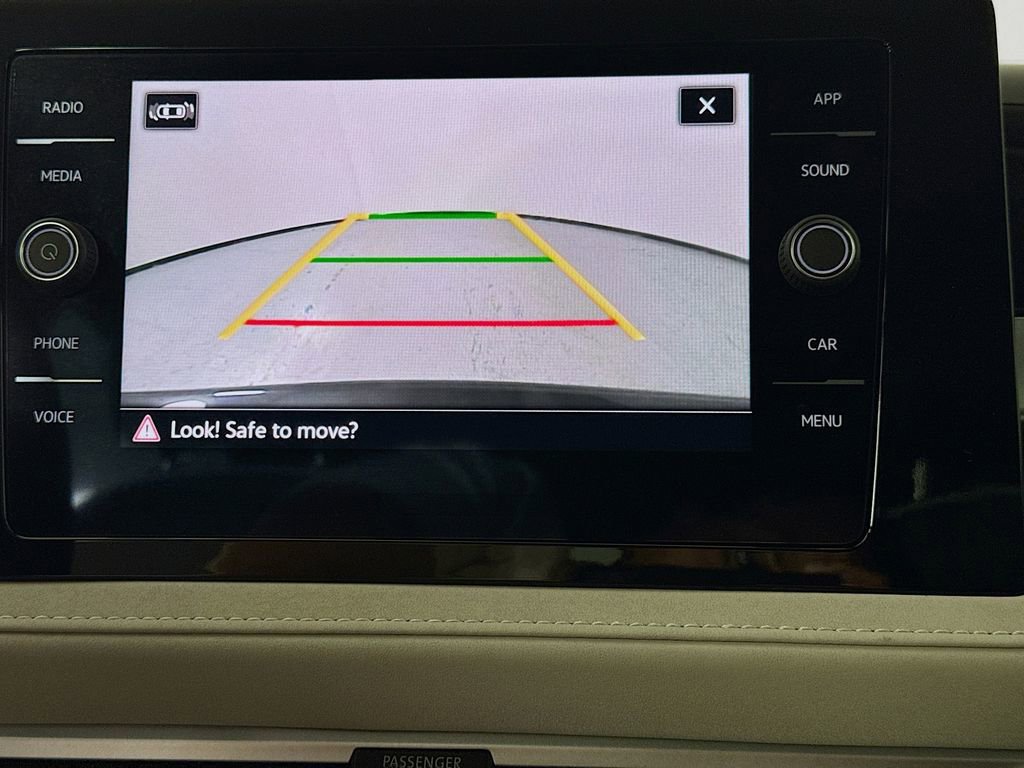 Used 2025 Volkswagen Taos SE image 17