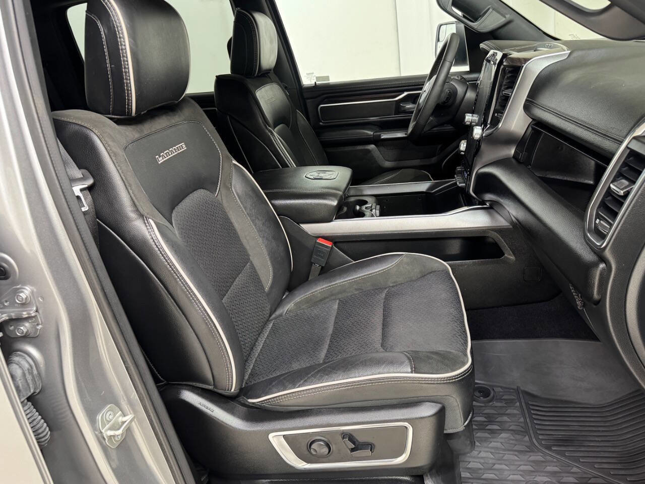 Used 2025 RAM 1500 Laramie w/ Laramie Southwest Edition image 33