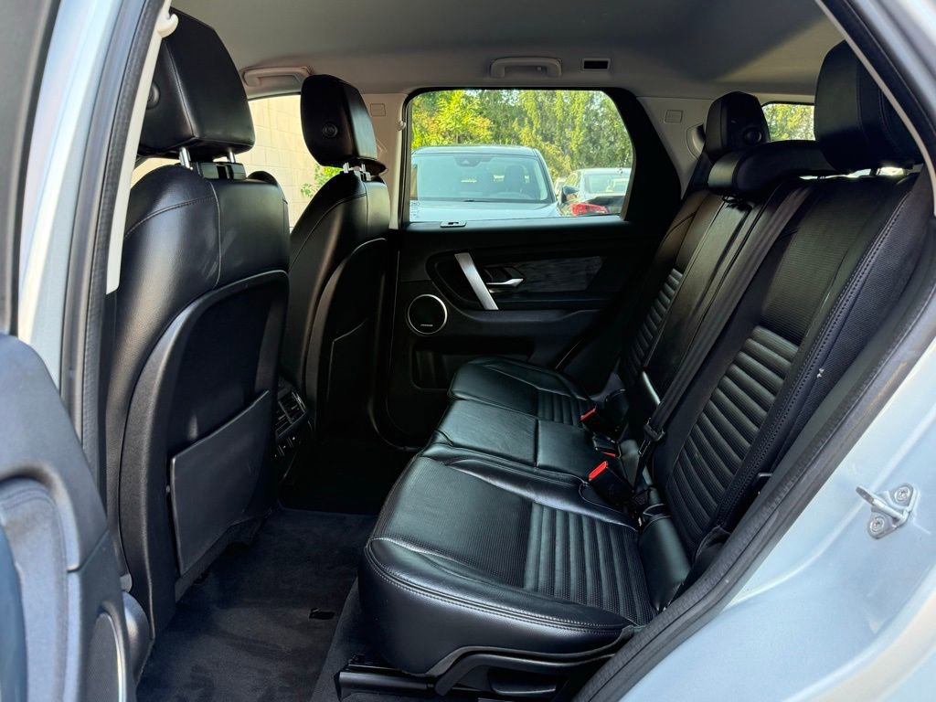 Used 2020 Land Rover Discovery Sport SE image 14