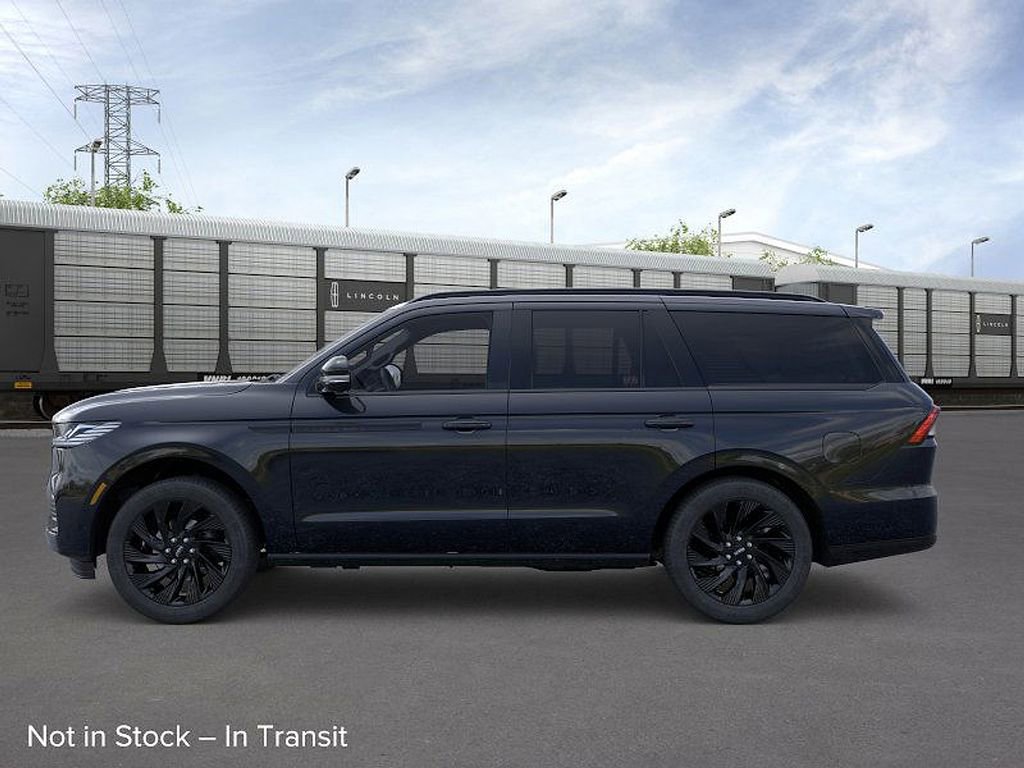 New 2026 Lincoln Navigator Reserve w/ Jet Appearance Package image 3