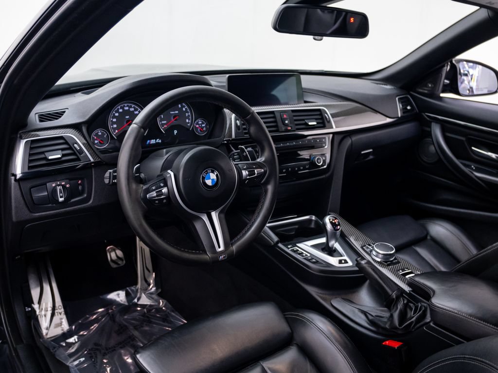 Used 2018 BMW M4 Convertible RWD image 10