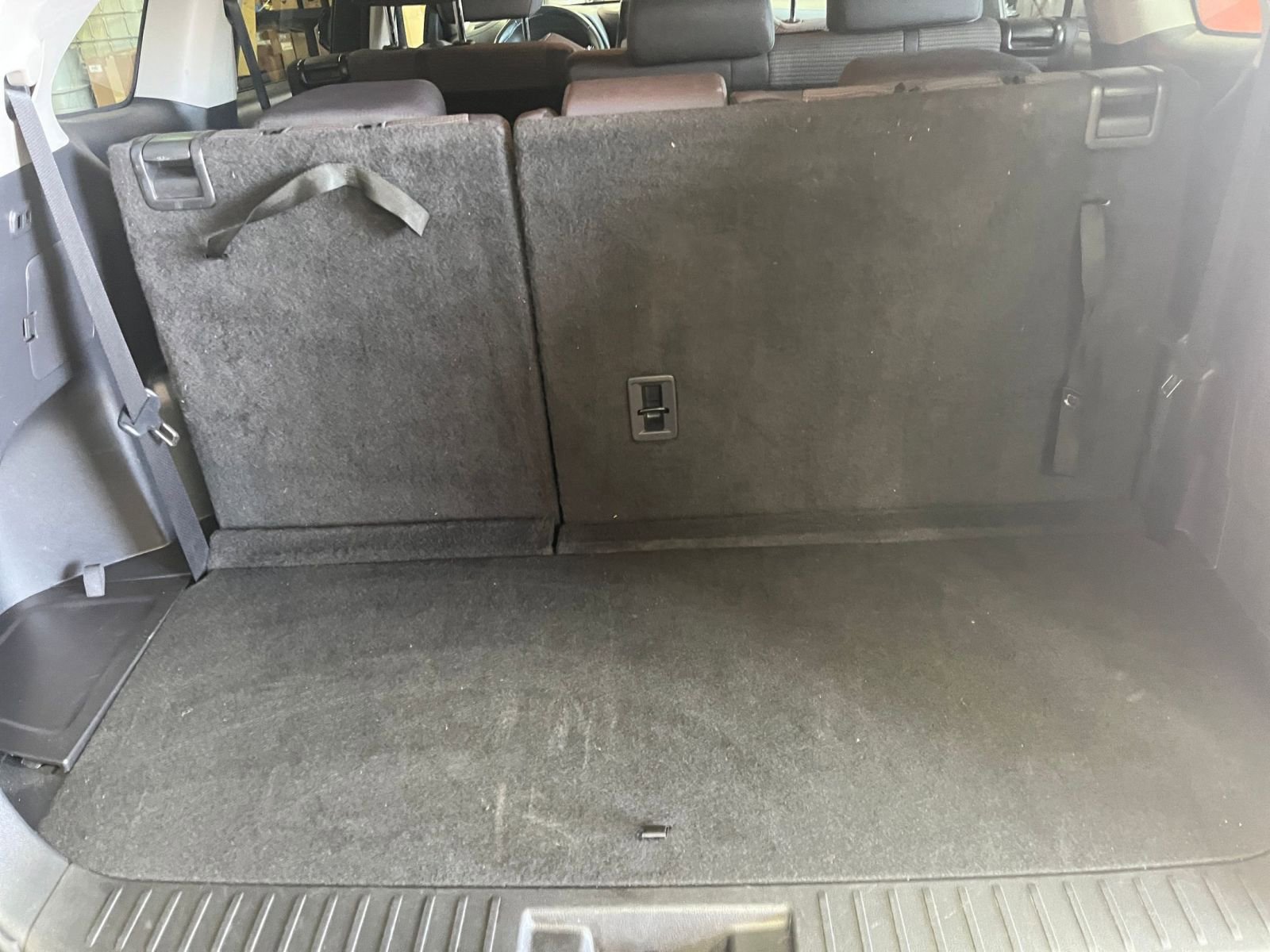 Used 2025 Toyota Highlander LE FWD image 32