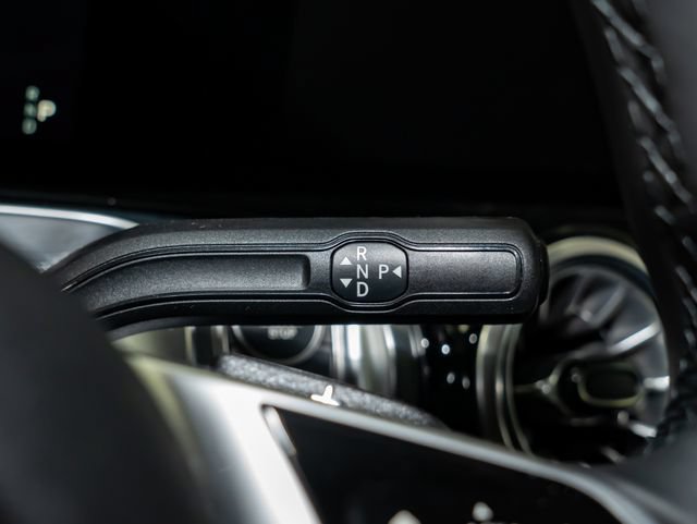 Used 2026 Mercedes-Benz GLB 250 4MATIC image 17