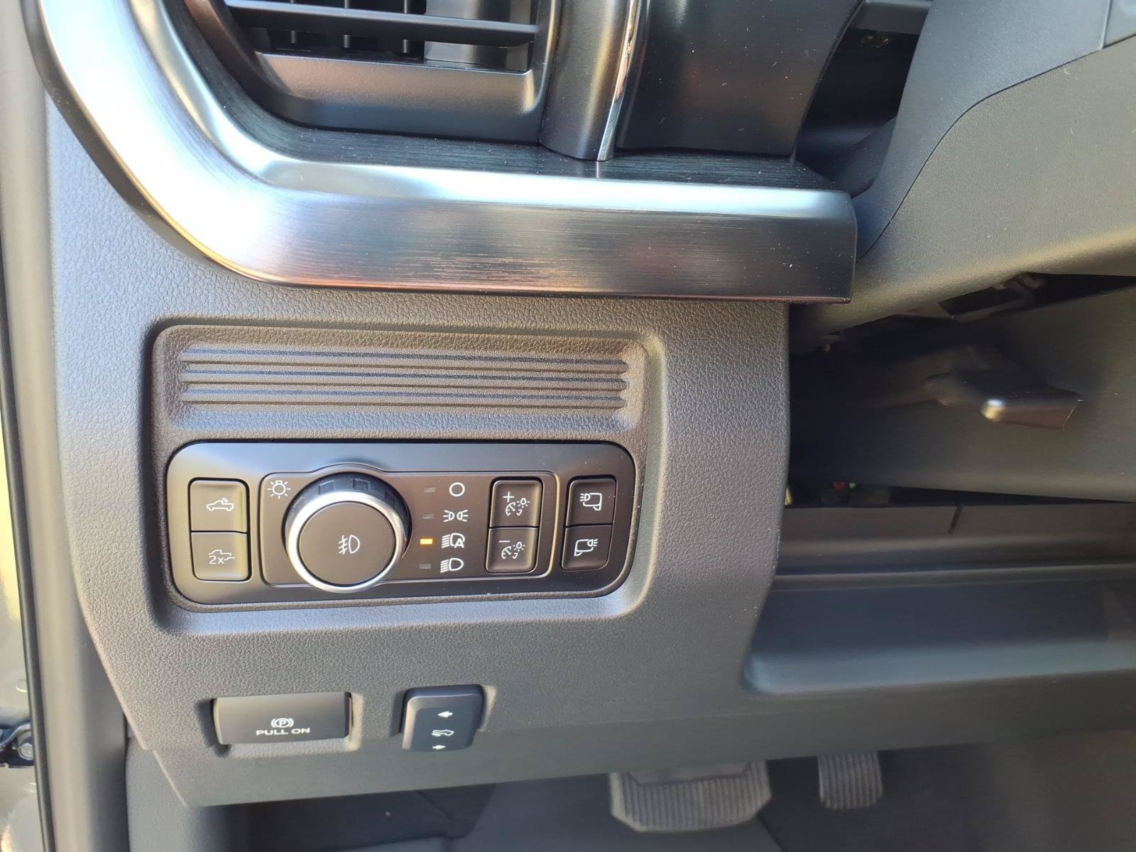 New 2027 Ford F250 Lariat w/ Lariat Premium Package AWD/4WD image 18