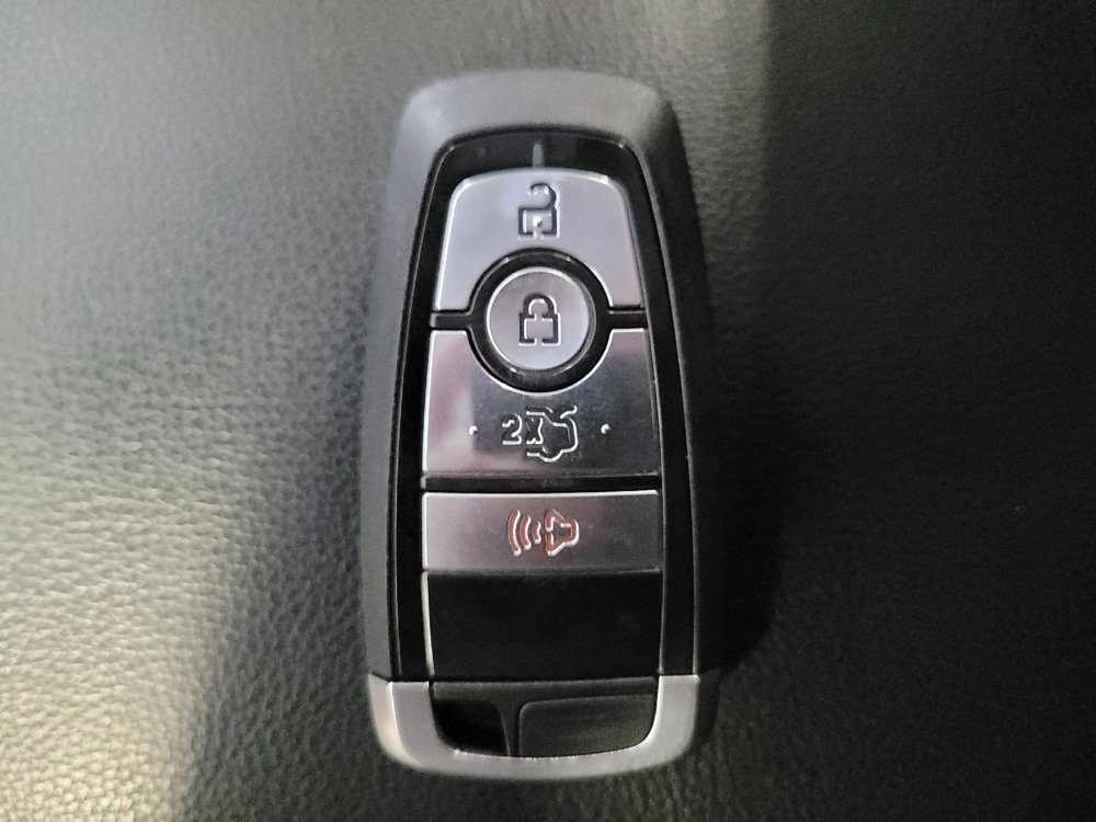 Used 2020 Ford Fusion SE image 32