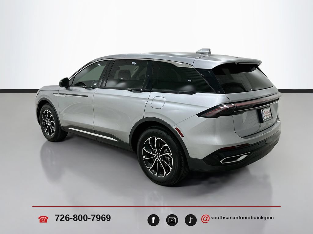 Used 2025 Lincoln Nautilus Premier AWD/4WD image 6