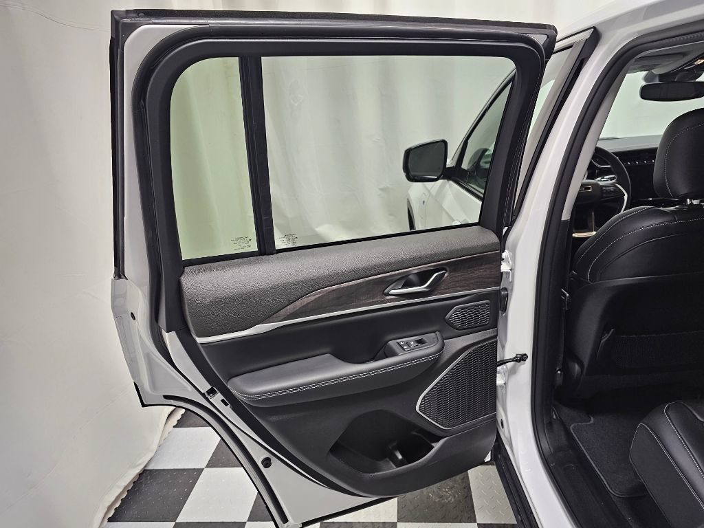 New 2023 Jeep Grand Cherokee 4WD 4xe image 12