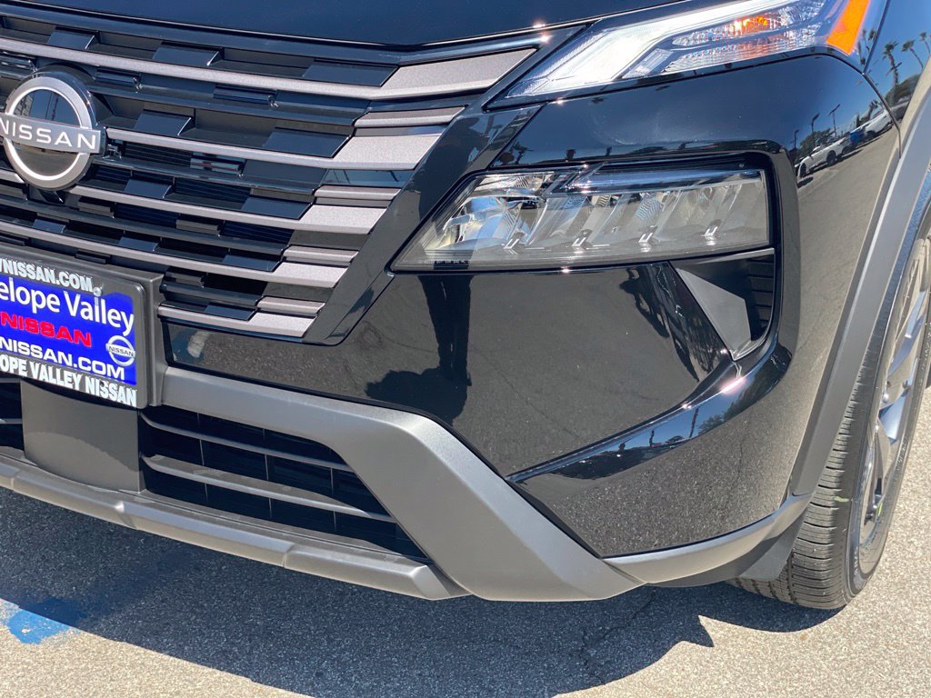 New 2026 Nissan Rogue SV FWD image 10