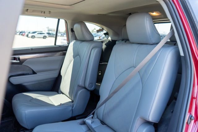 Used 2021 Toyota Highlander Platinum image 15