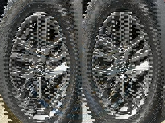 Used 2023 Nissan Rogue S image 8