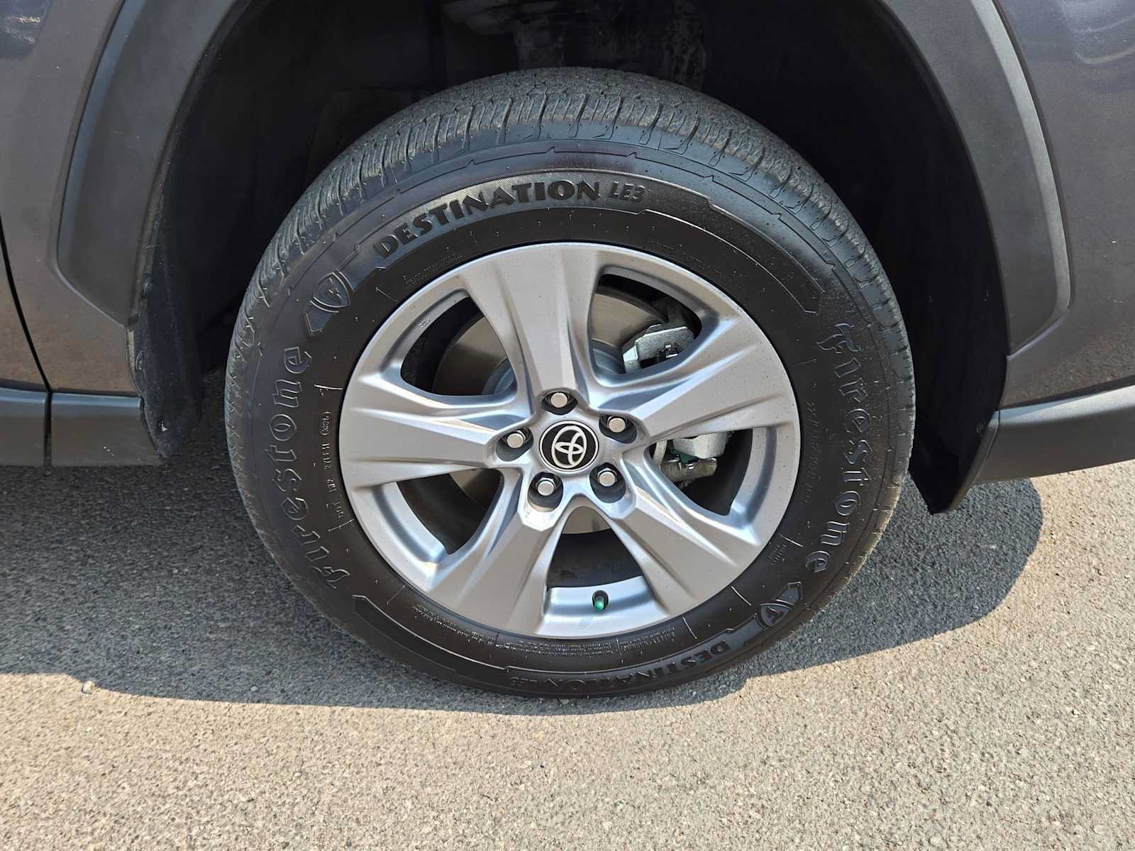 Used 2022 Toyota RAV4 XLE w/ Convenience Package AWD/4WD image 10