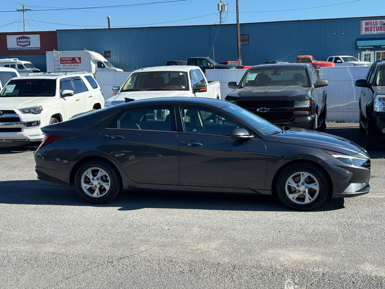 Used 2022 Hyundai Elantra SE image 4