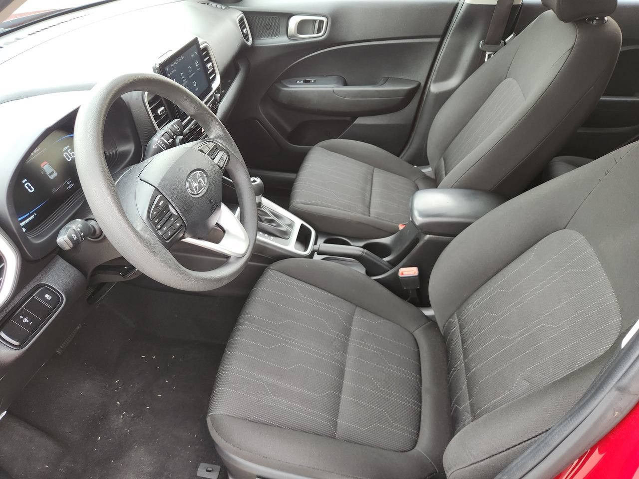 Used 2025 Hyundai Venue SE FWD image 9