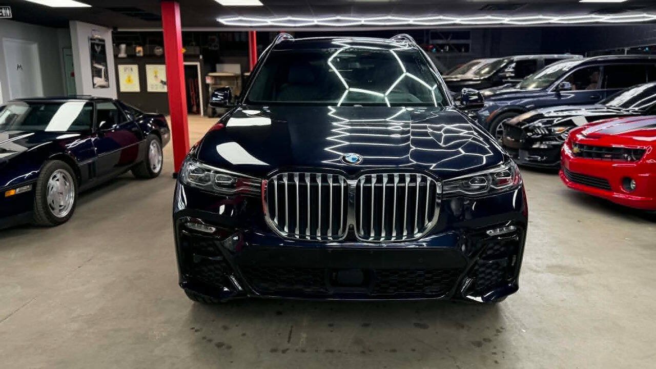 Used 2022 BMW X7 xDrive40i w/ M Sport Package AWD/4WD image 2
