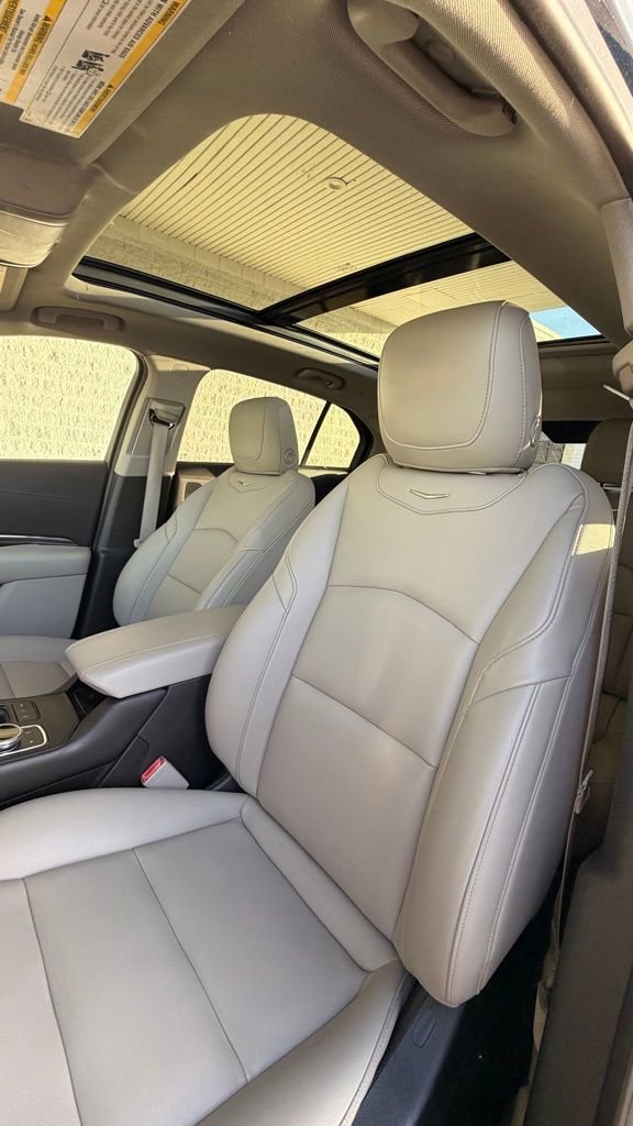 Certified 2019 Cadillac XT4 Luxury w/ Cold Weather Package image 2