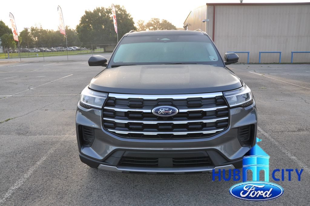 Used 2025 Ford Explorer Active RWD image 8