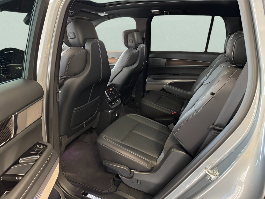 New 2026 Cadillac Vistiq Luxury AWD/4WD image 11