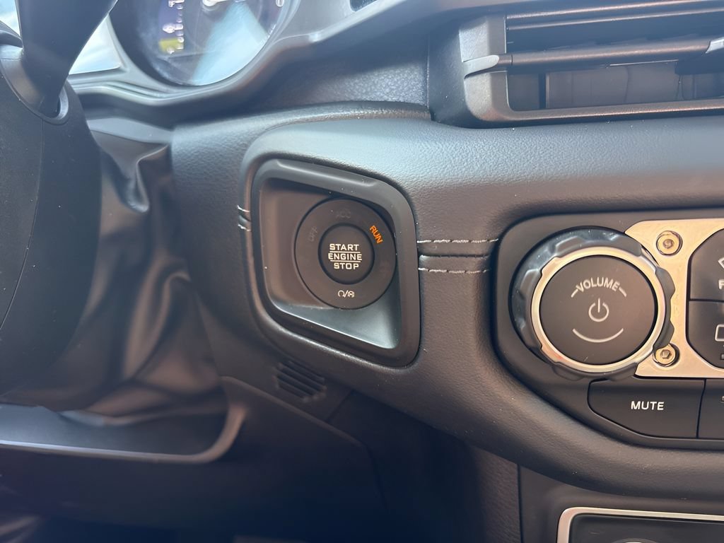 Used 2025 Jeep Wrangler Unlimited Sahara w/ Safety Group AWD/4WD image 21